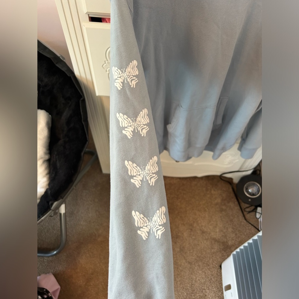 abercrombie sweatshirt with butterflies, size 15/16 in kids.